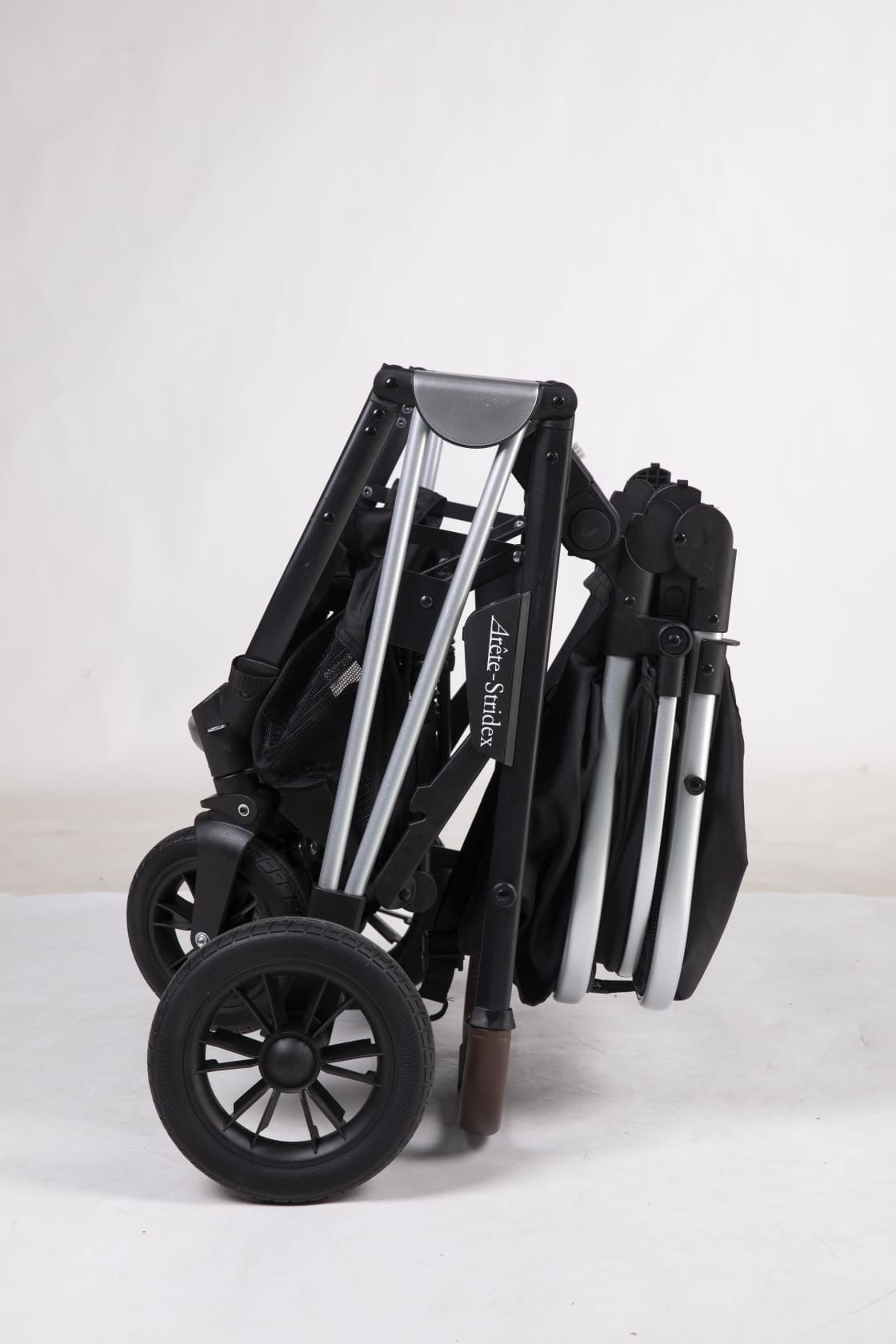 Arête Stridex 3-in-1 travel system in black with capsule