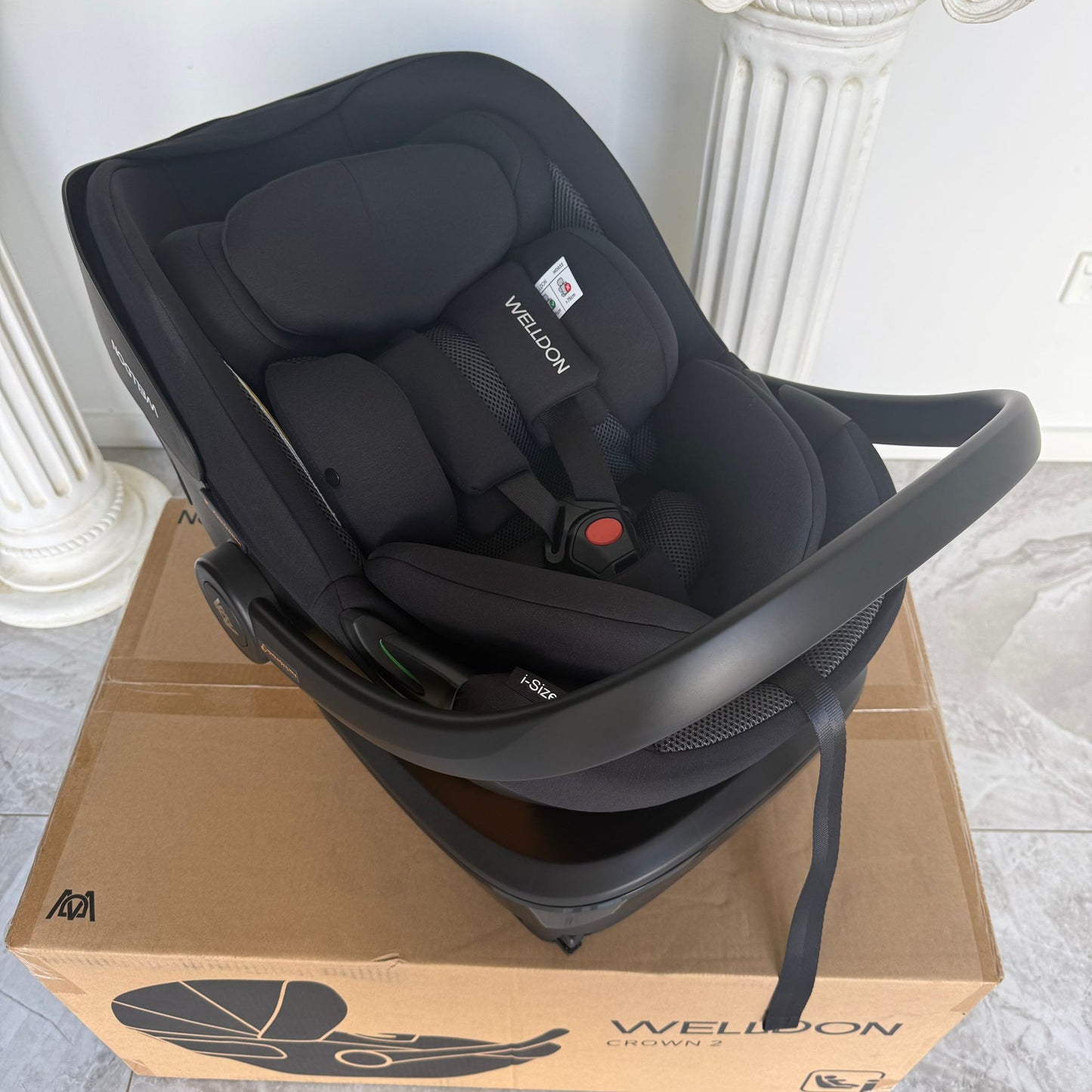 Crown I-Size Baby Capsule & Base