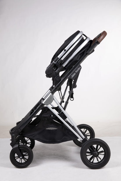 Arête Stridex 3-in-1 travel system in black with capsule