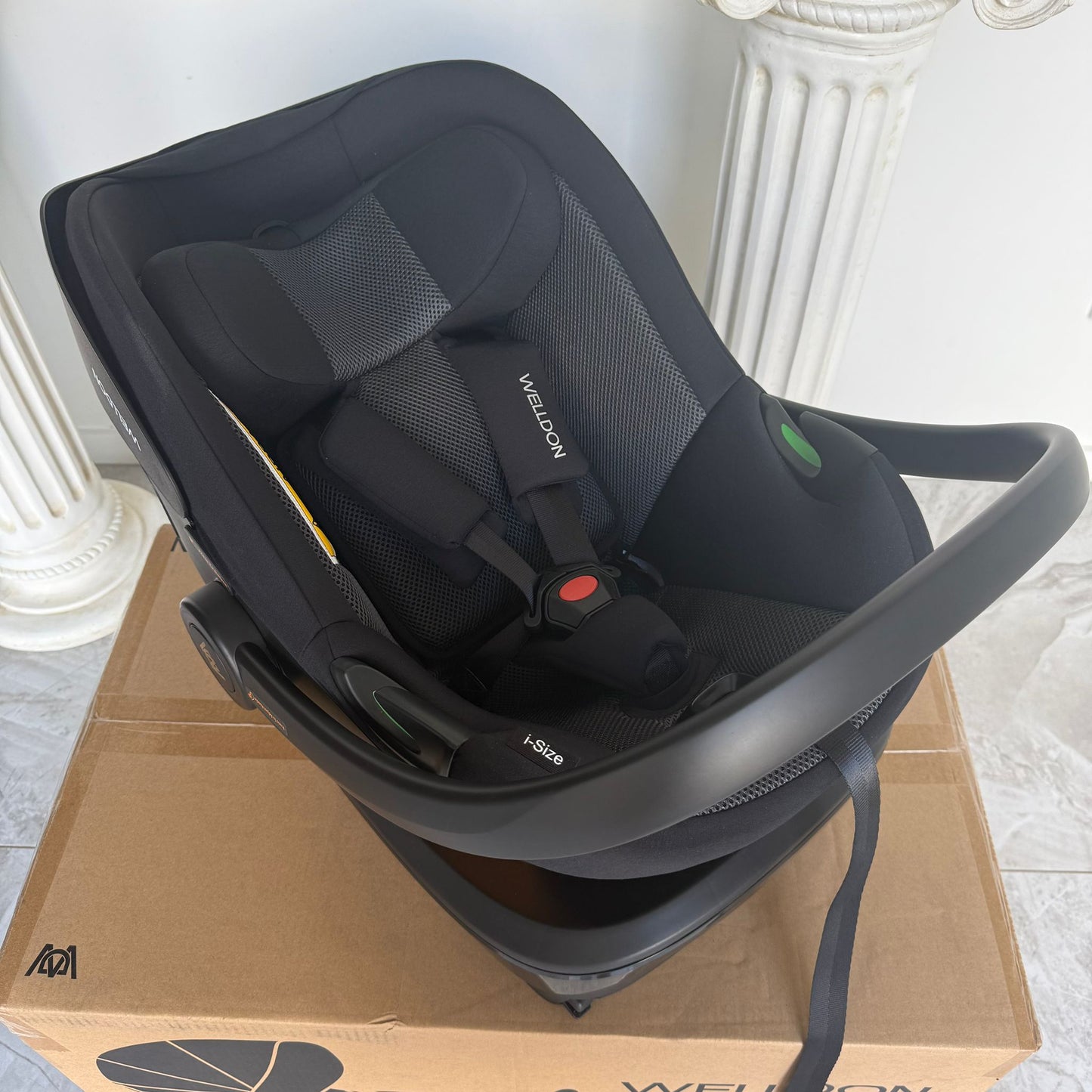 Crown I-Size Baby Capsule & Base