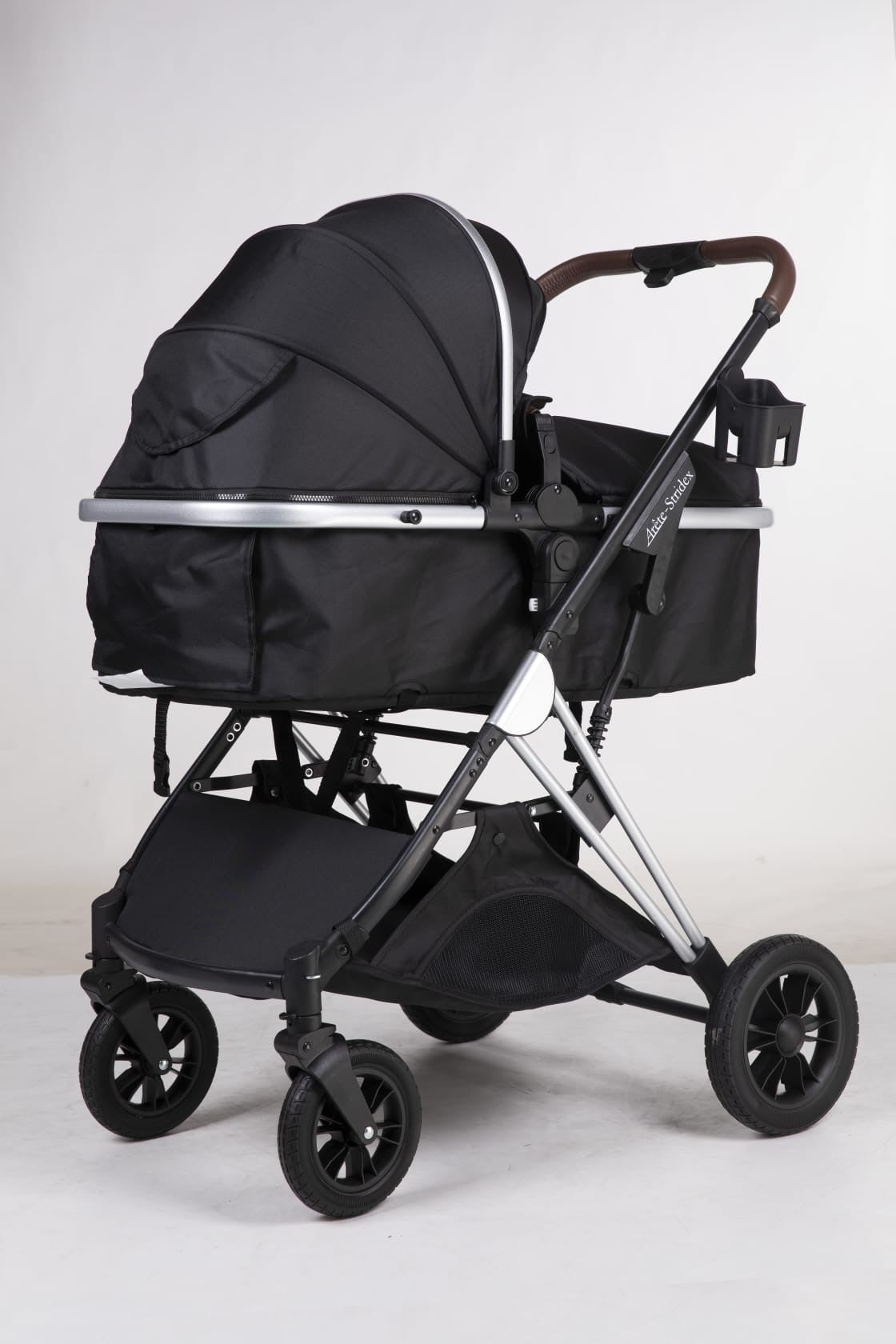 Arête Stridex pram in black – bassinet and reversible seat