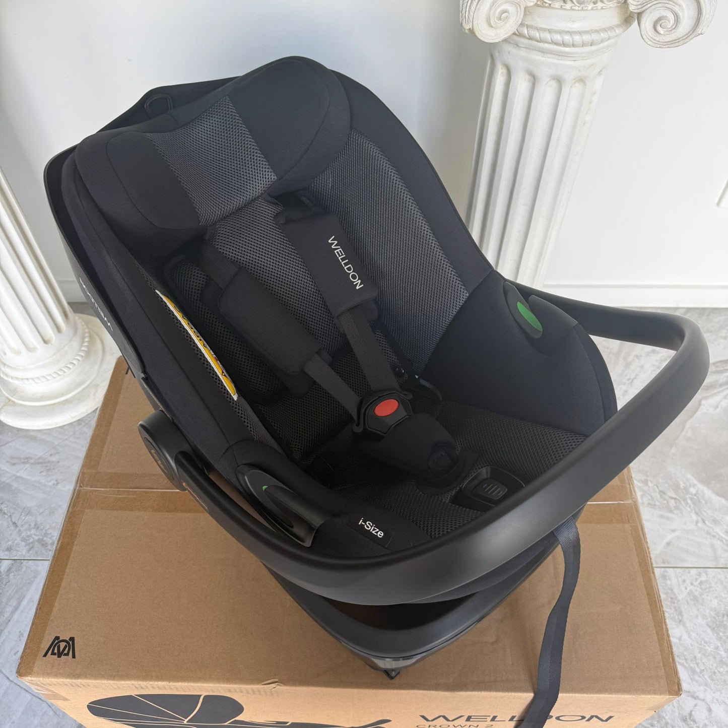 Crown I-Size Baby Capsule & Base