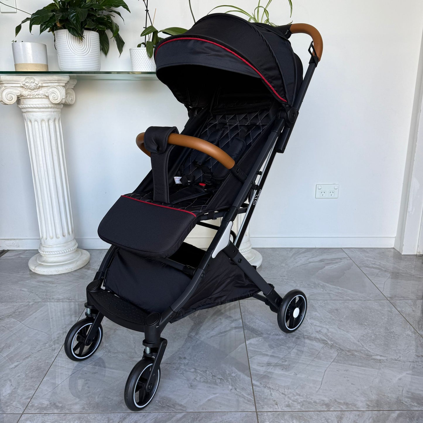 Light Weight Travel System With Capsule