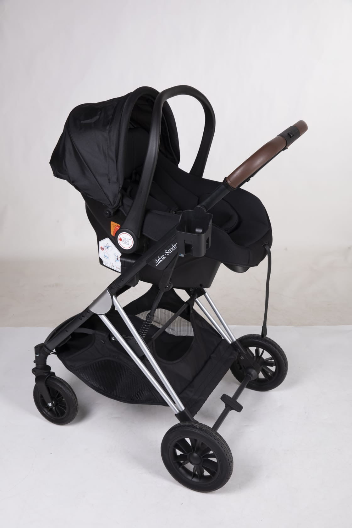Arête Stridex 3-in-1 travel system in black with capsule