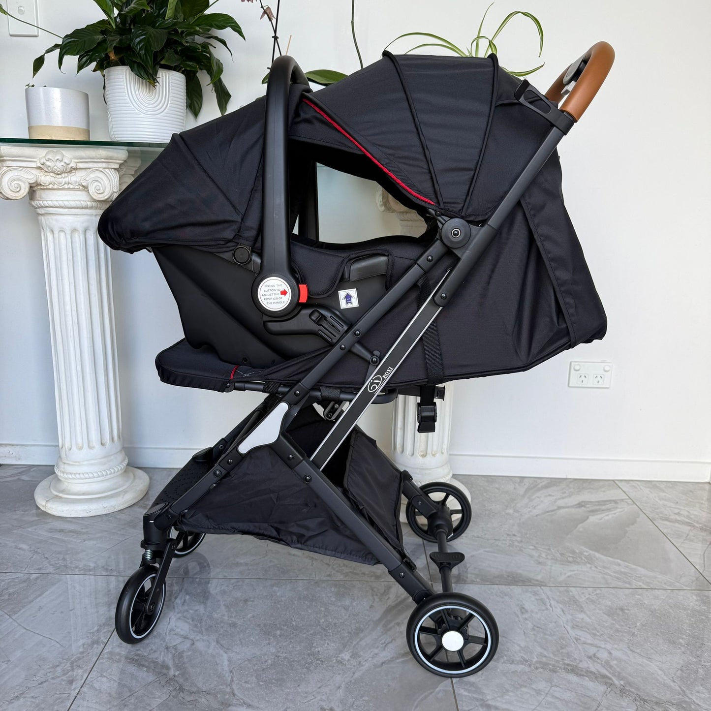 Light Weight Travel System With Capsule