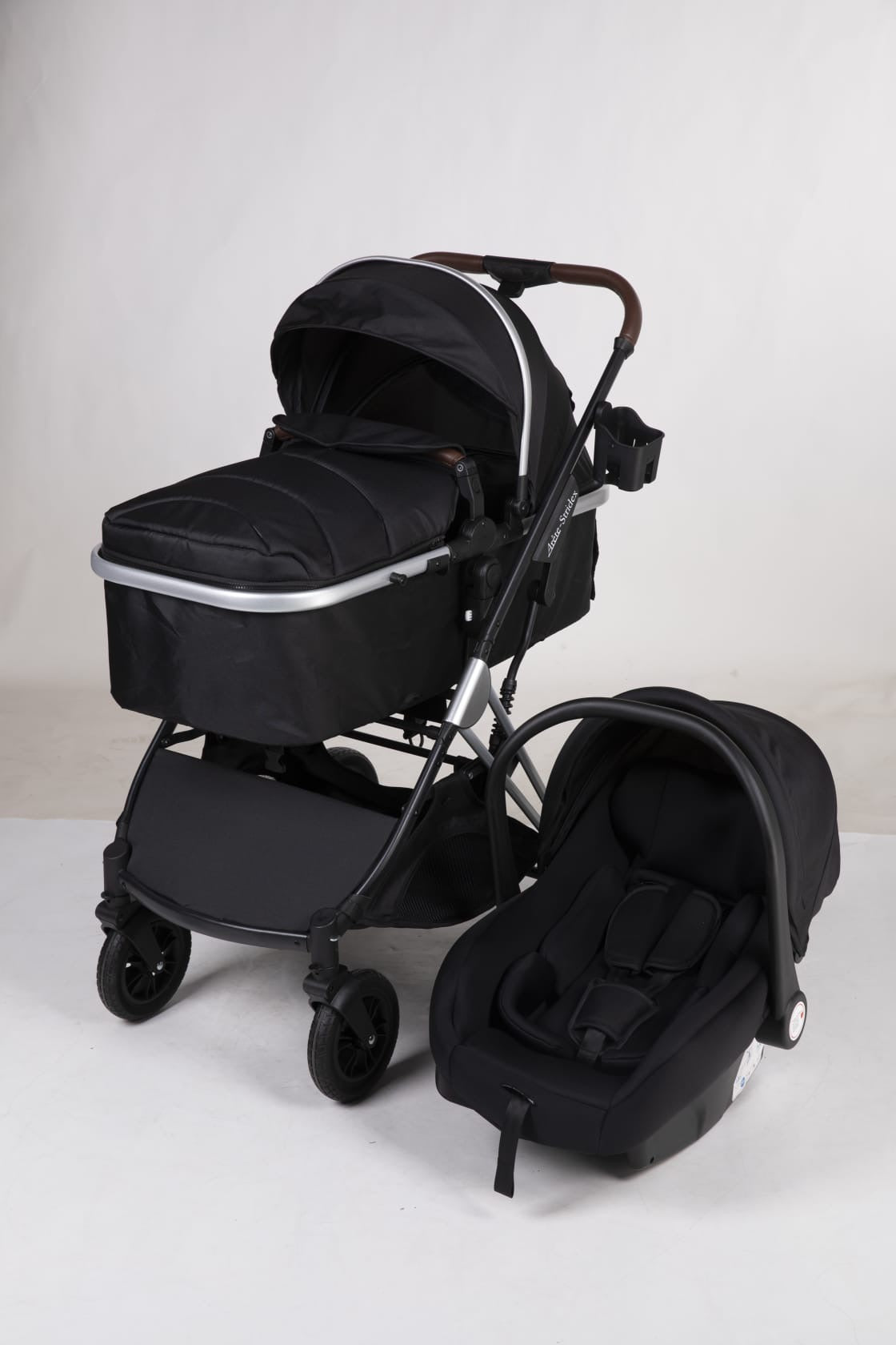 Arête Stridex 3-in-1 travel system in black with capsule