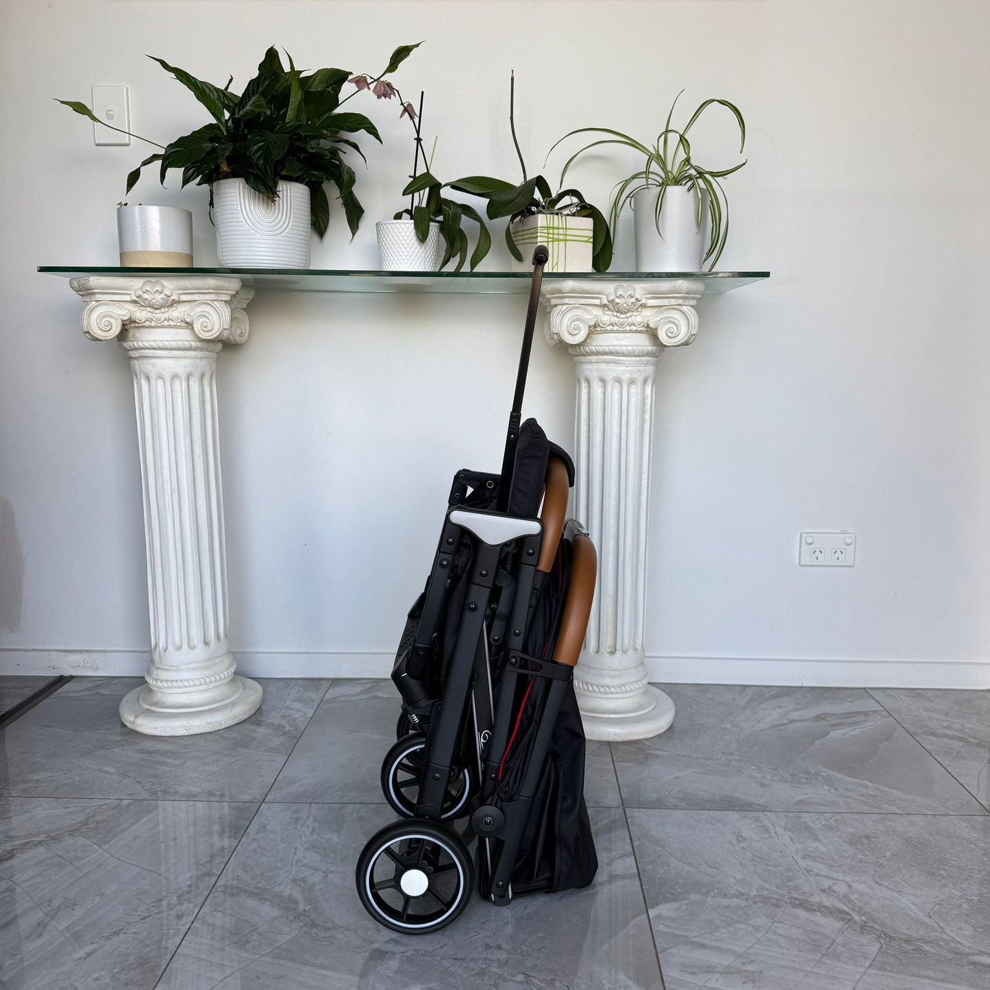 Light Weight Travel System With Capsule