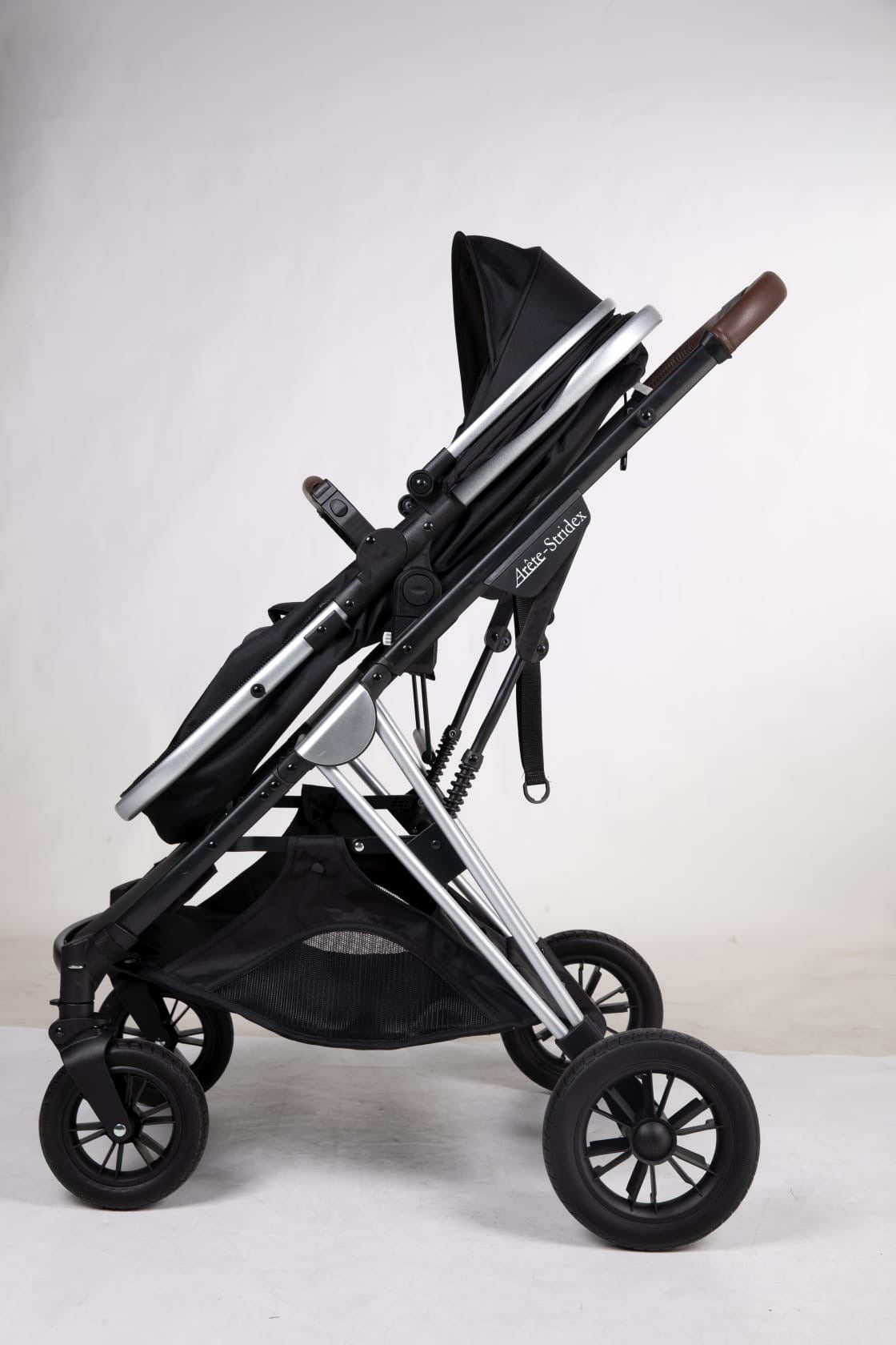 Arête Stridex 3-in-1 travel system in black with capsule