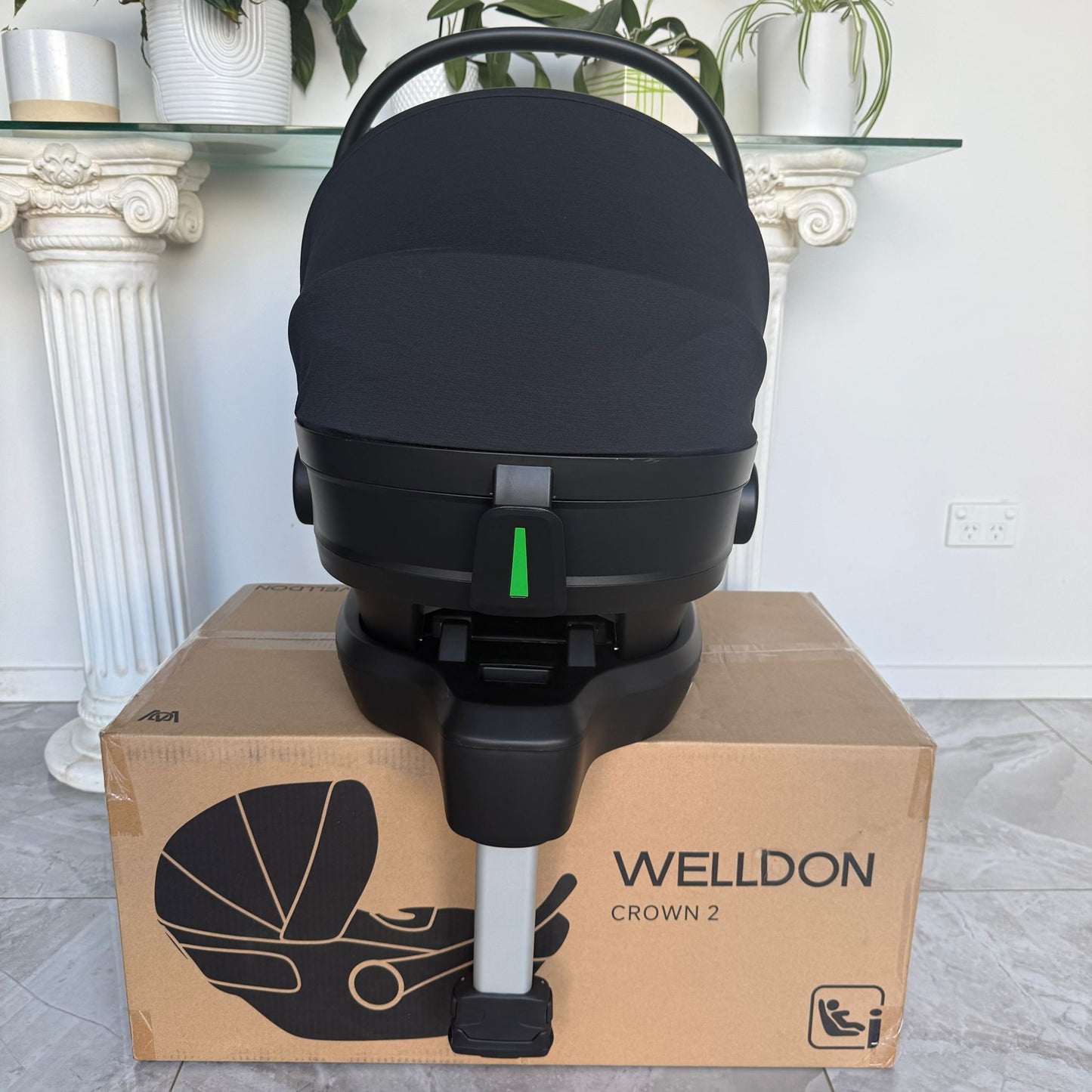 Crown I-Size Baby Capsule & Base
