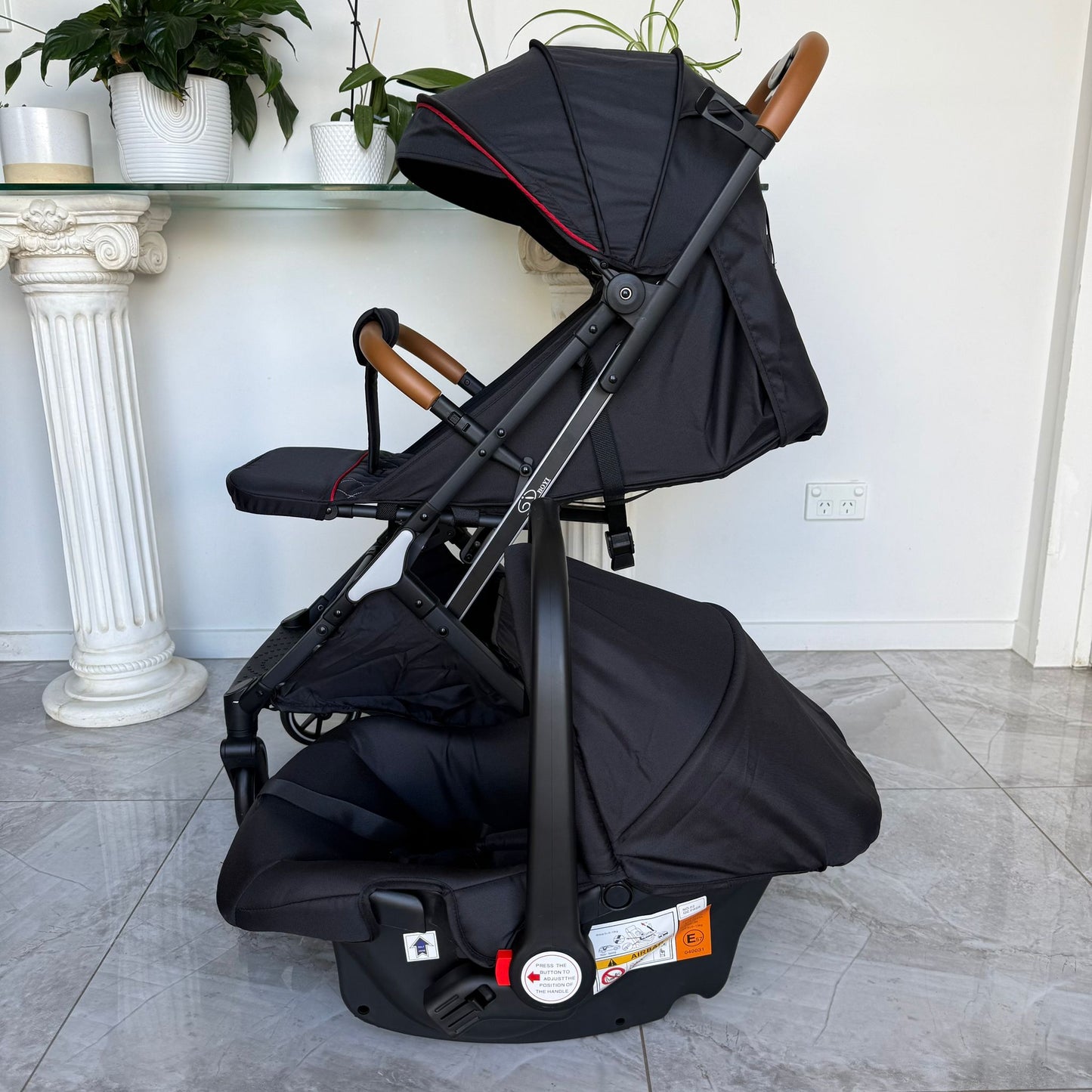 Light Weight Travel System With Capsule